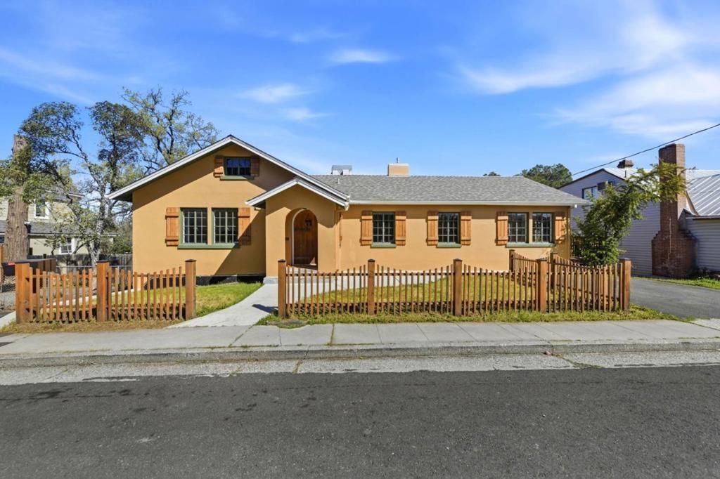 181 College Way, Auburn, CA 95603 Main Photo