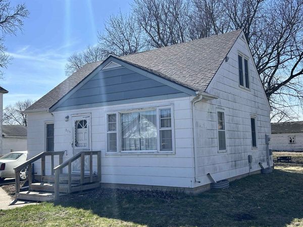 815 N 10th Street , Estherville, IA 51334