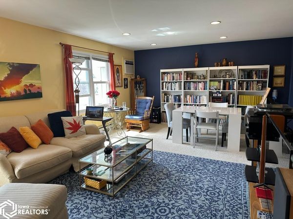 1100 University Manor Drive, Unit B-34 & 35, Fairfield, IA 52556