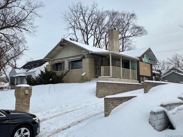 366 E Atherton Road, Flint, MI 48507