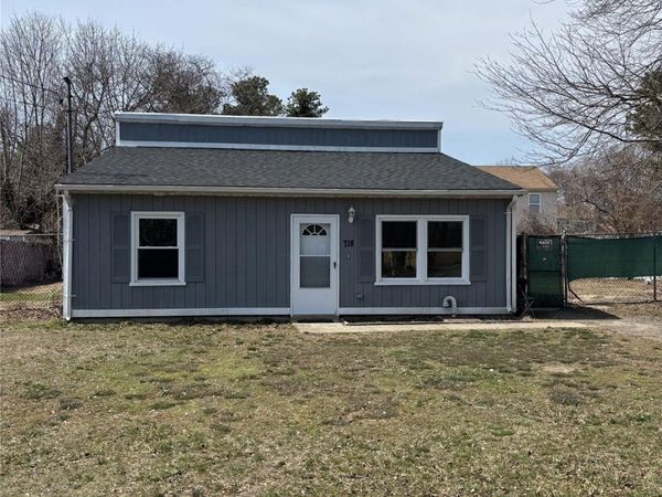 718 Provost Avenue , Bellport, NY 11713