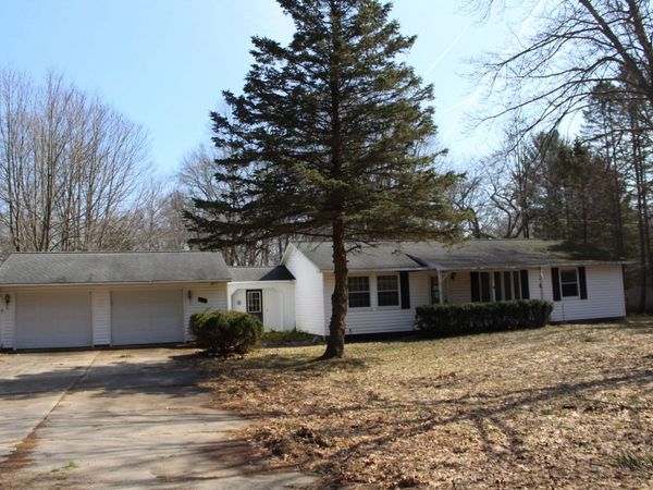 560 N Green Creek Road, Muskegon, MI 49445