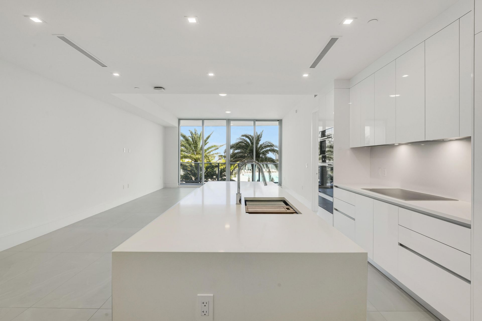 220 Lake Shore Drive, Unit 704, Lake Park, FL 33403 Photo