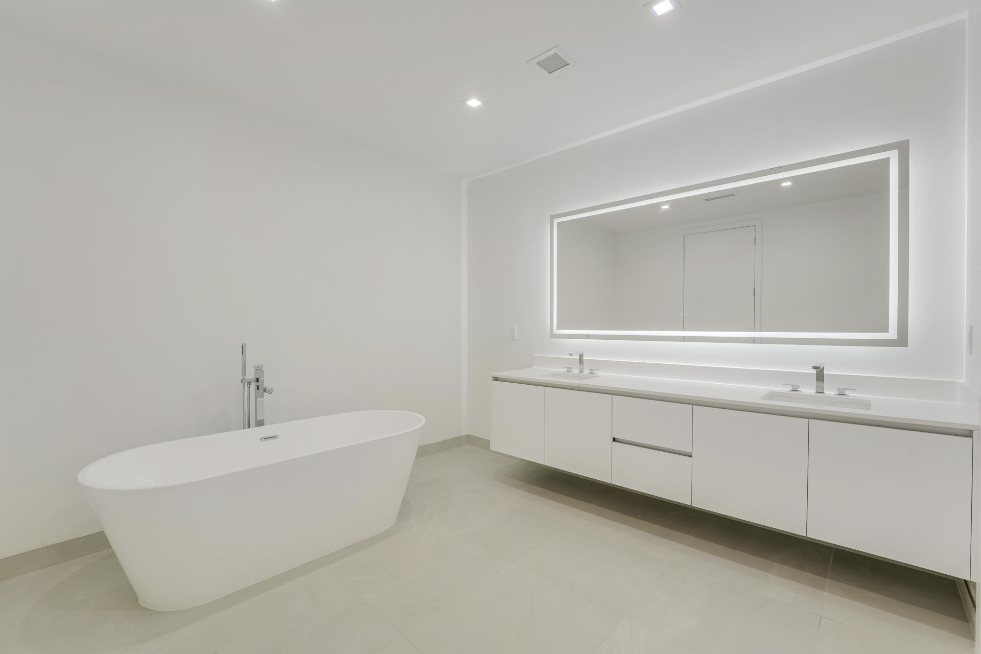 220 Lake Shore Drive, Unit 704, Lake Park, FL 33403 Photo