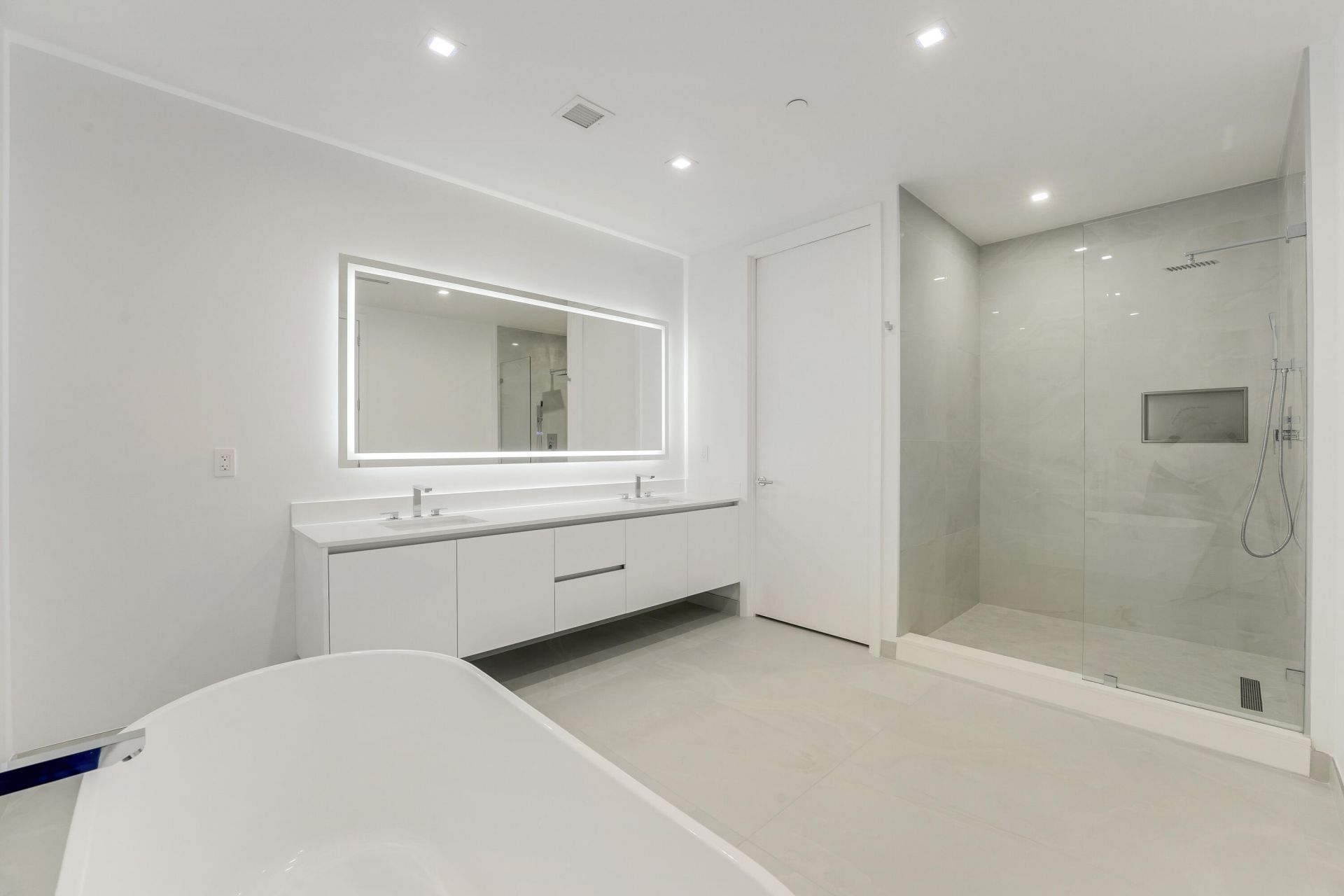 220 Lake Shore Drive, Unit 704, Lake Park, FL 33403 Photo