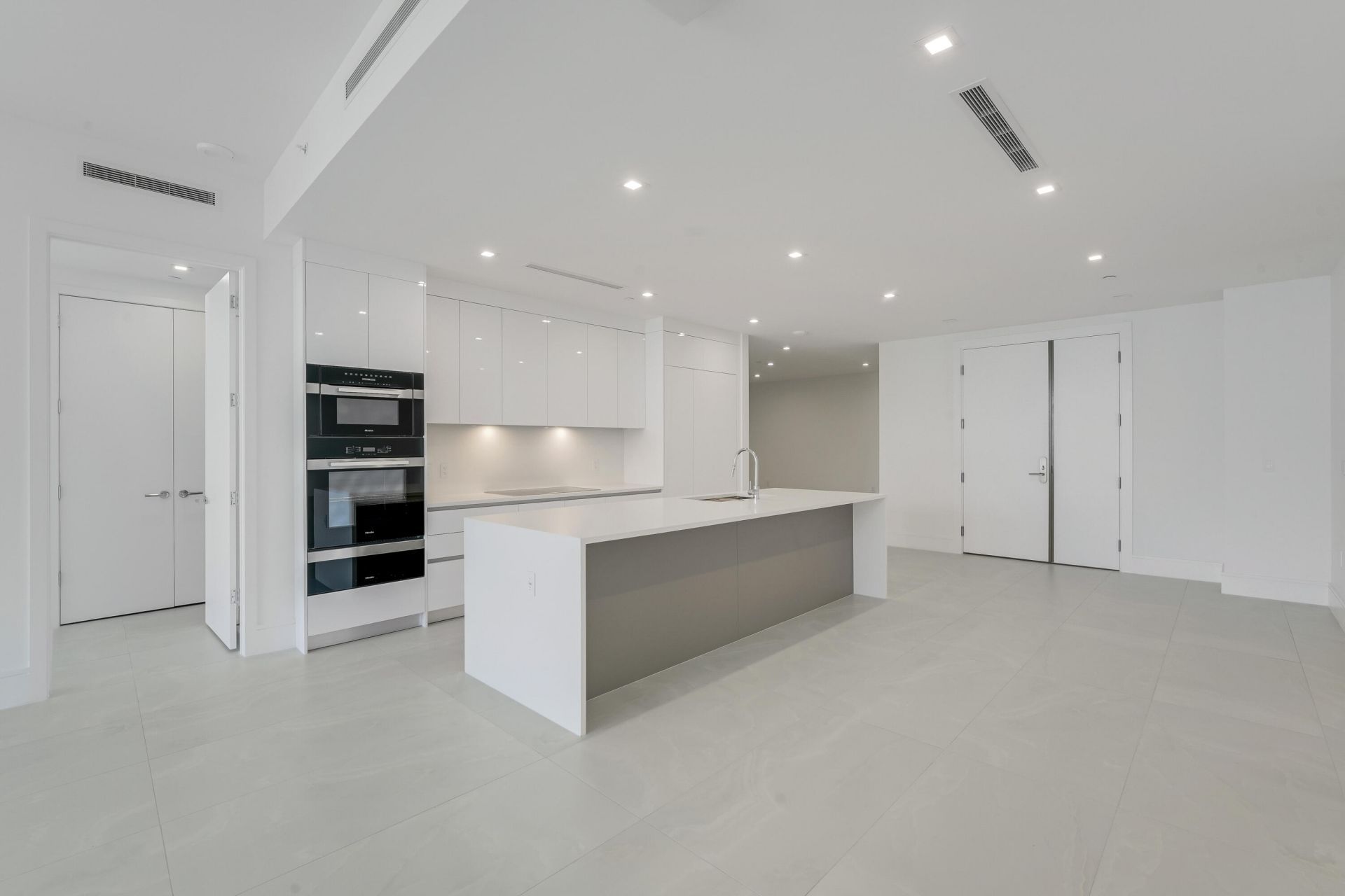 220 Lake Shore Drive, Unit 704, Lake Park, FL 33403 Photo