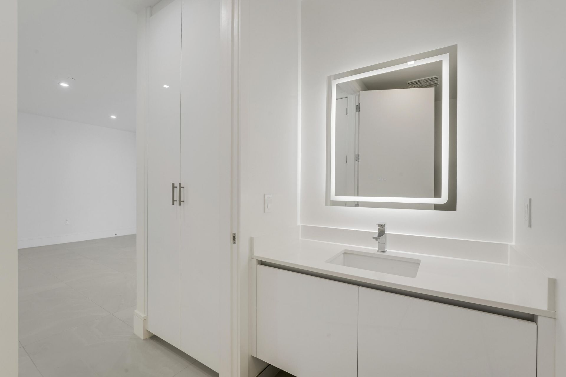 220 Lake Shore Drive, Unit 704, Lake Park, FL 33403 Photo