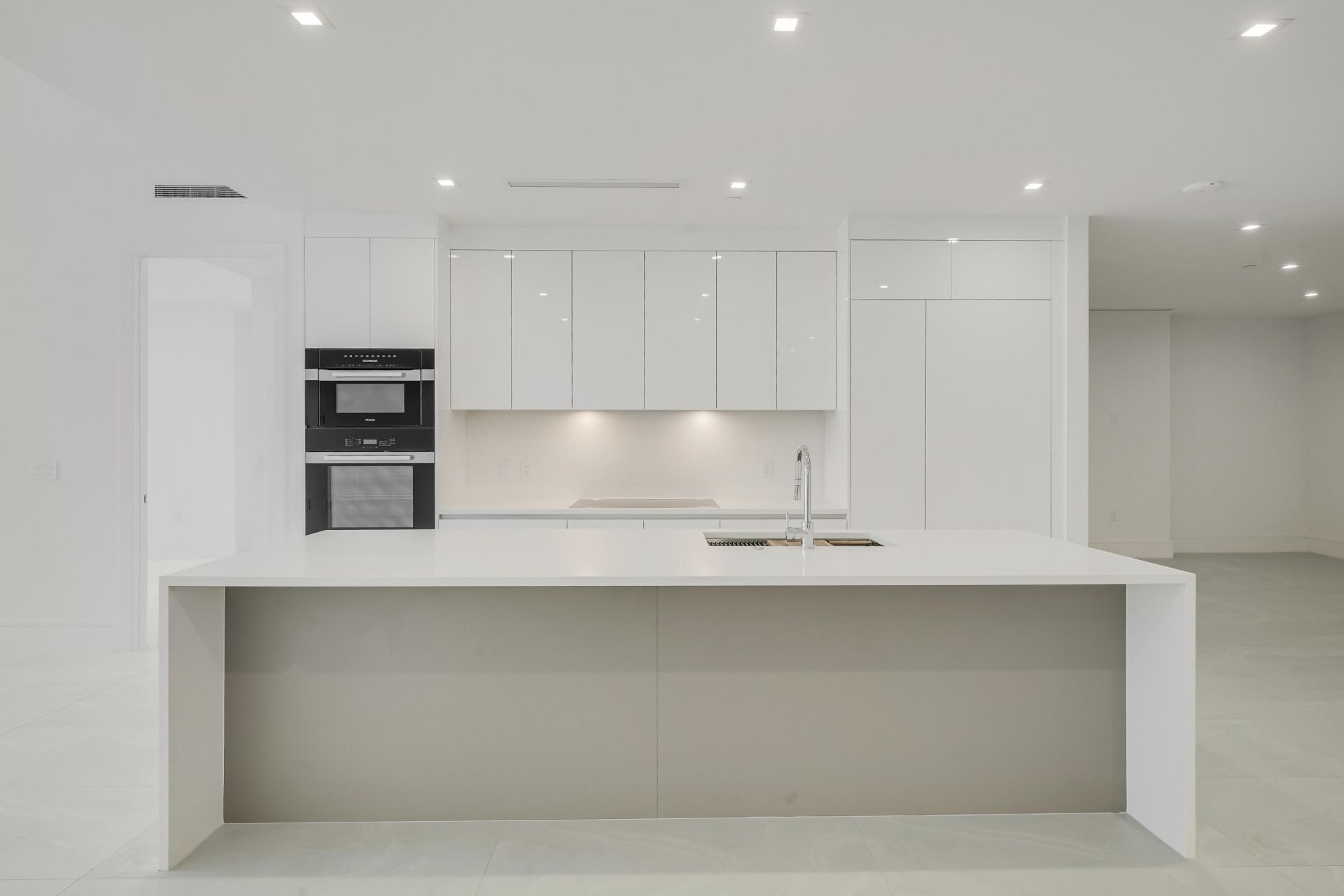 220 Lake Shore Drive, Unit 704, Lake Park, FL 33403 Photo