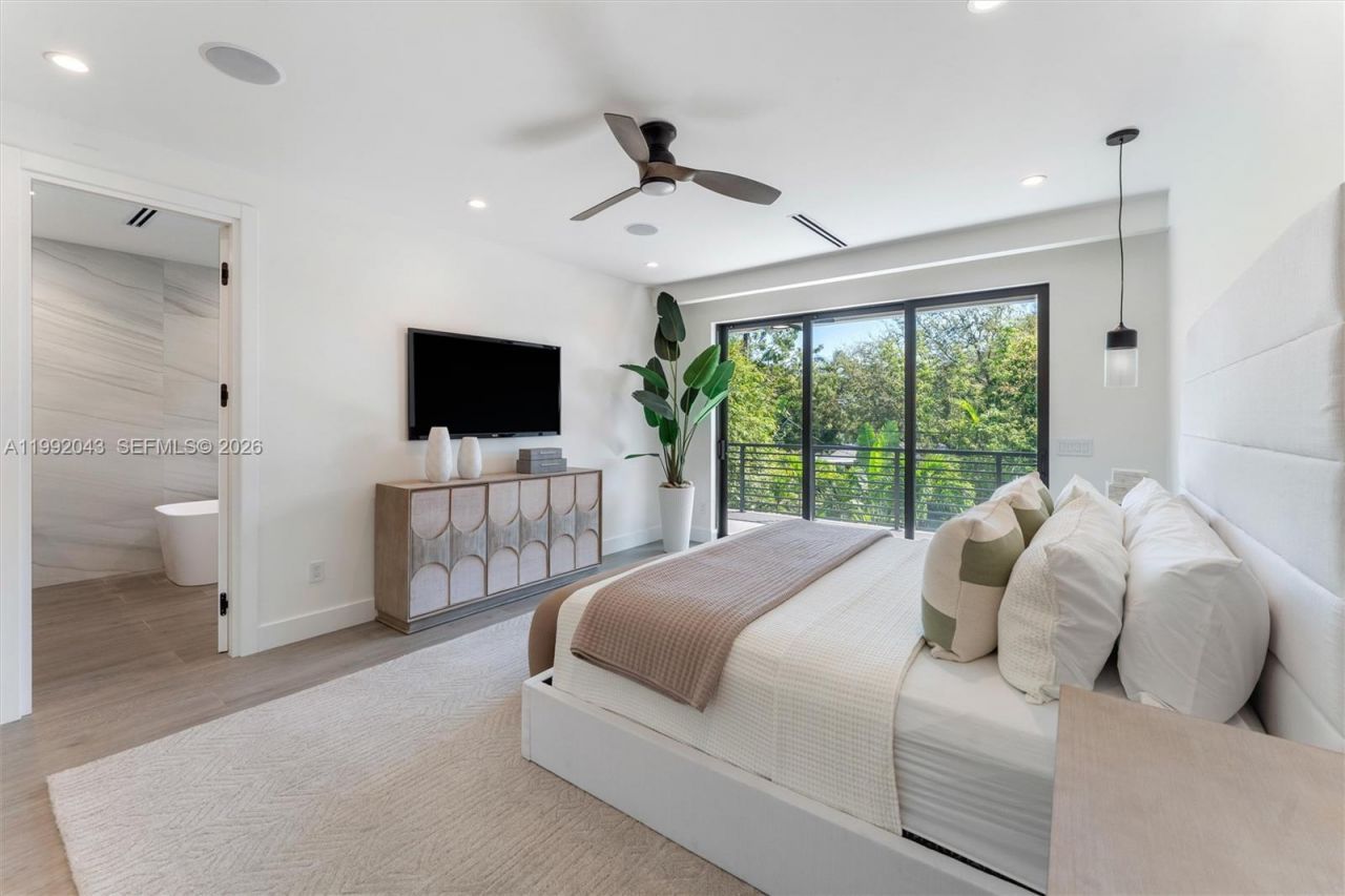 1122 NE 10th Ave , Unit B, Fort Lauderdale, FL 33304 Photo