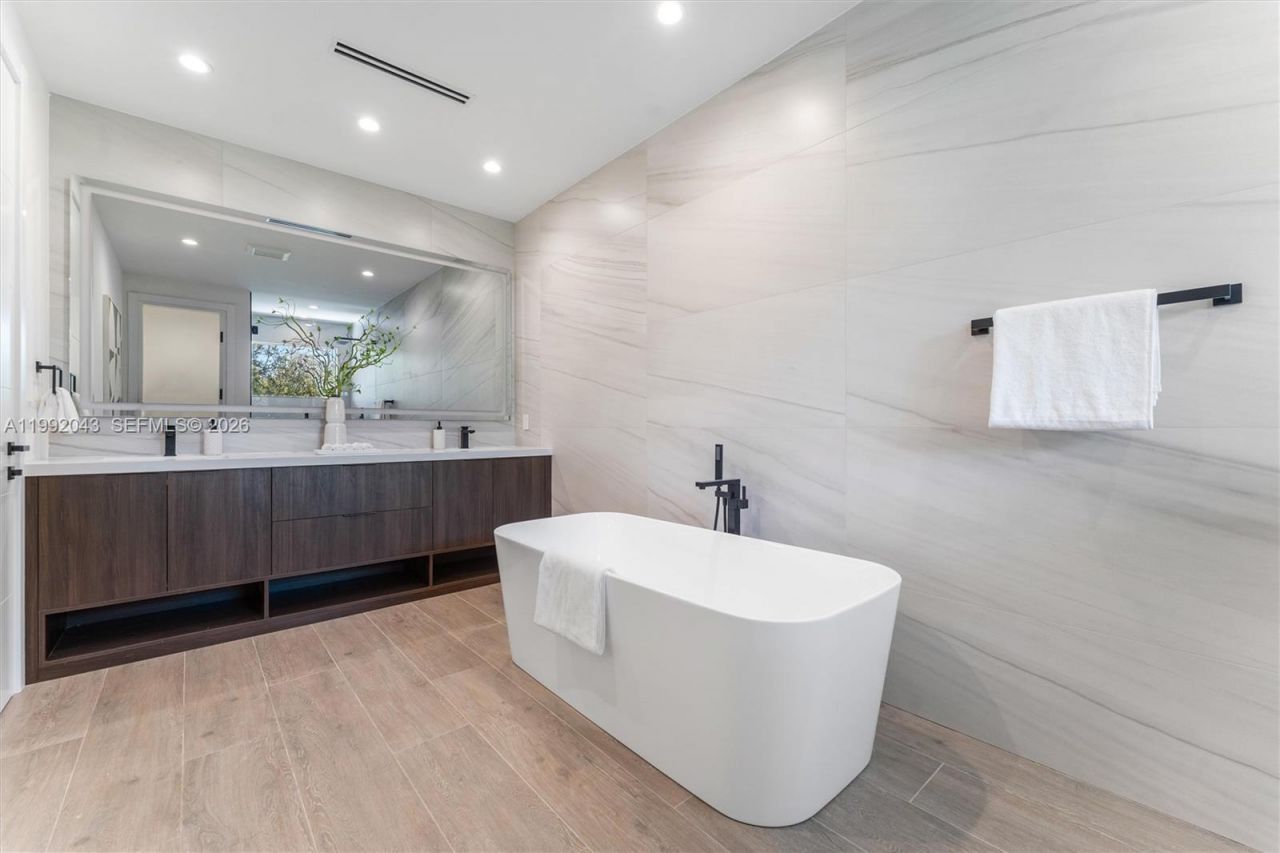 1122 NE 10th Ave , Unit B, Fort Lauderdale, FL 33304 Photo