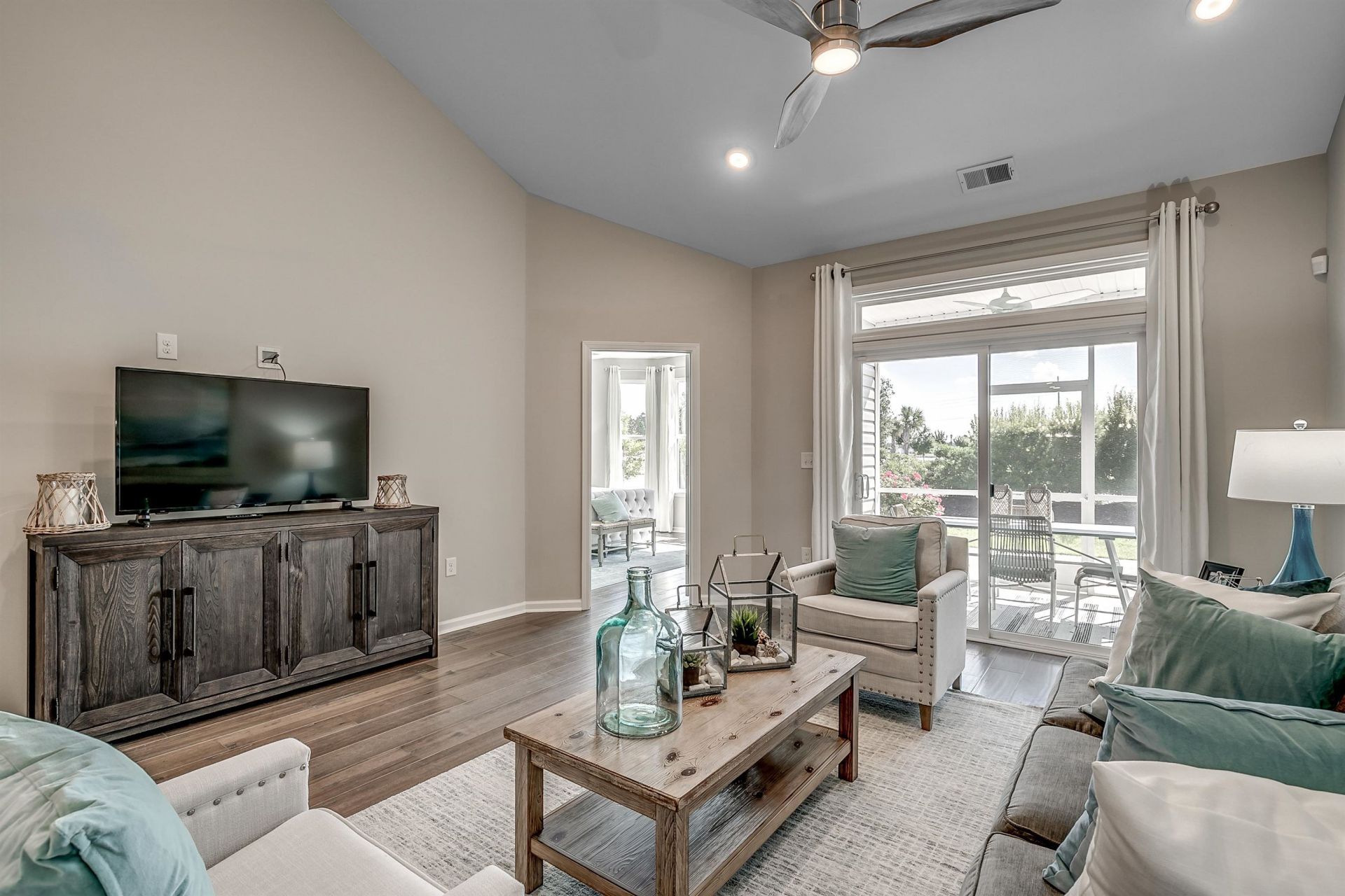 2642 Hartington St Photo 15