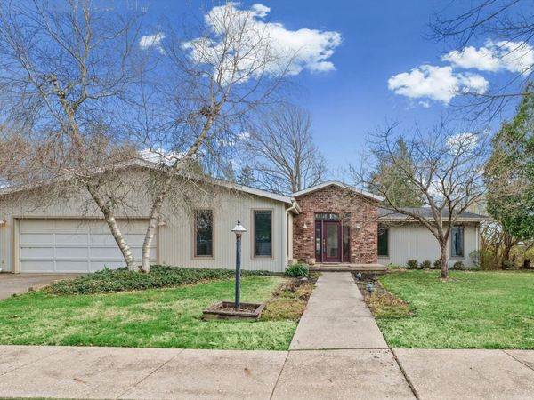 205 E SHERWIN Circle, Urbana, IL 61802