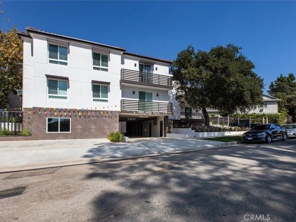 2225 Mira Vista Avenue, Unit 206, Montrose, CA 91020