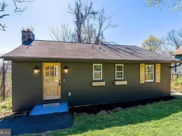 70 ARROWOOD ROAD, LINDEN, VA 22642