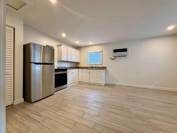 1215 NE 17th Avenue, Unit 6, Fort Lauderdale, FL 33304