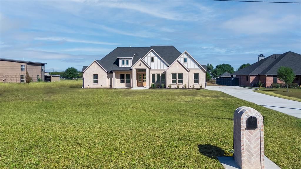 819 Meadow Lark Lane, Red Oak, TX 75154 Main Photo