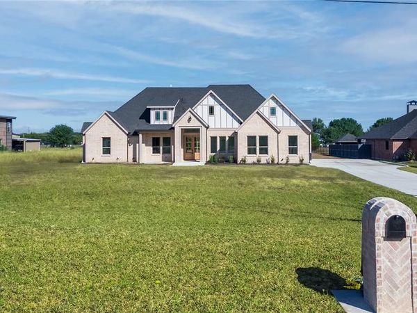 819 Meadow Lark Lane, Red Oak, TX 75154