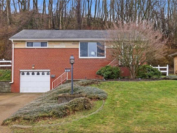 3138 Woodridge Dr, Pittsburgh, PA 15227