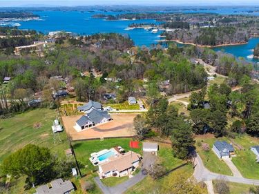 3296 Shoreland Drive, Buford, GA 30518