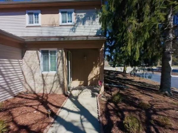 6379 Hunter Pointe Street, Westland, MI 48185