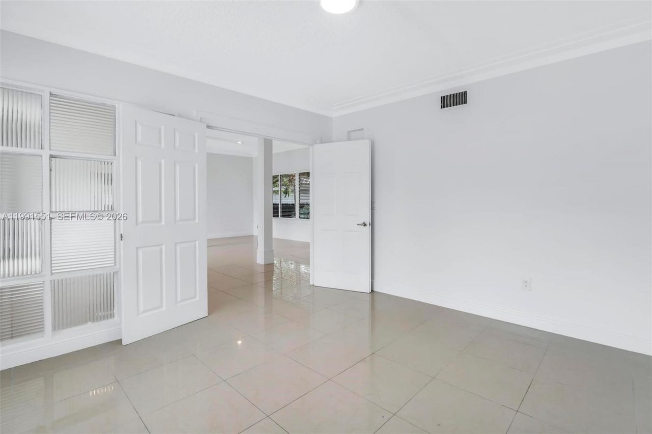 2300 SW 24th St , Miami, FL 33145 Photo