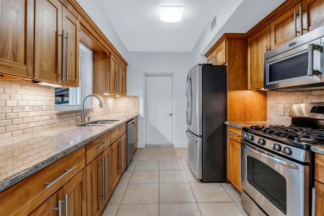 2300 SW 24th St , Miami, FL 33145 Photo