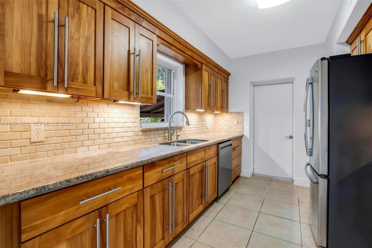 2300 SW 24th St , Miami, FL 33145 Photo