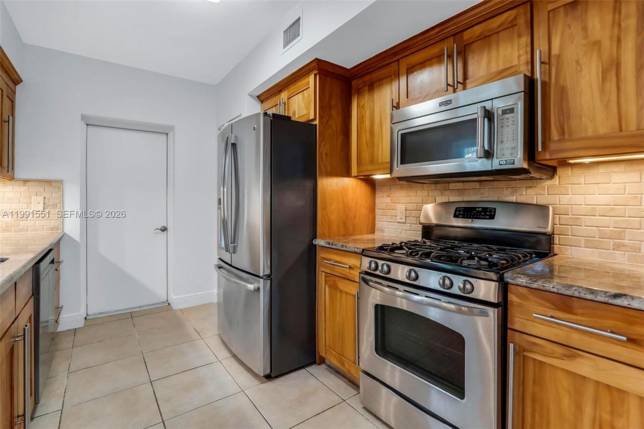 2300 SW 24th St , Miami, FL 33145 Photo