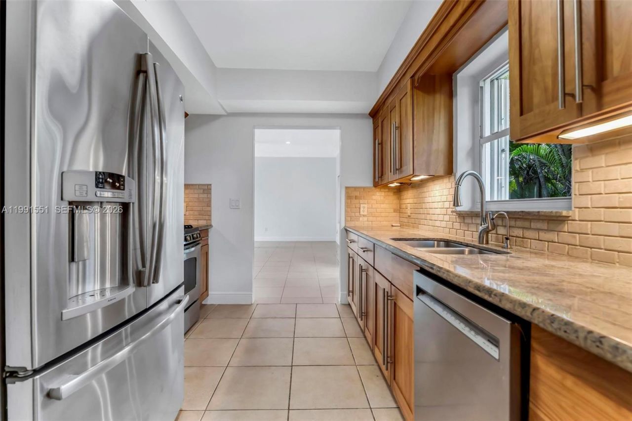 2300 SW 24th St , Miami, FL 33145 Photo