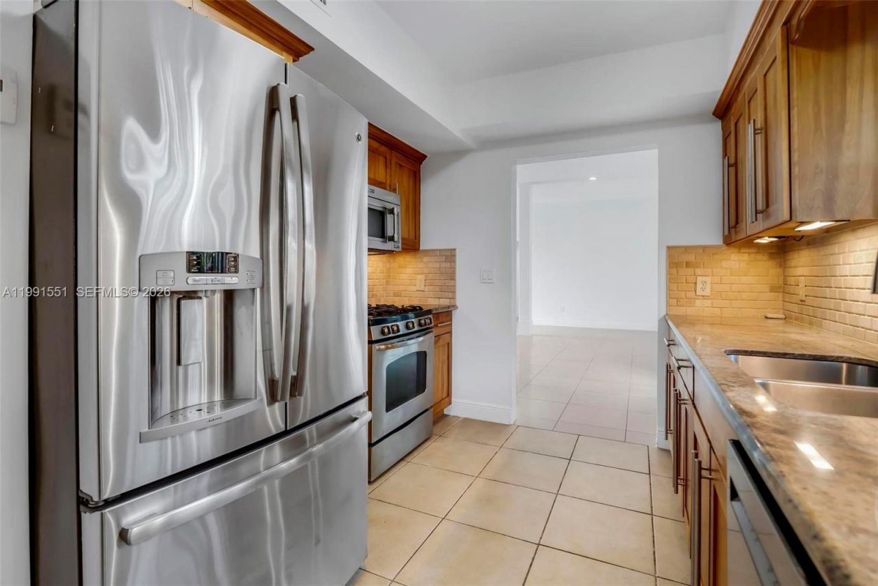 2300 SW 24th St , Miami, FL 33145 Photo