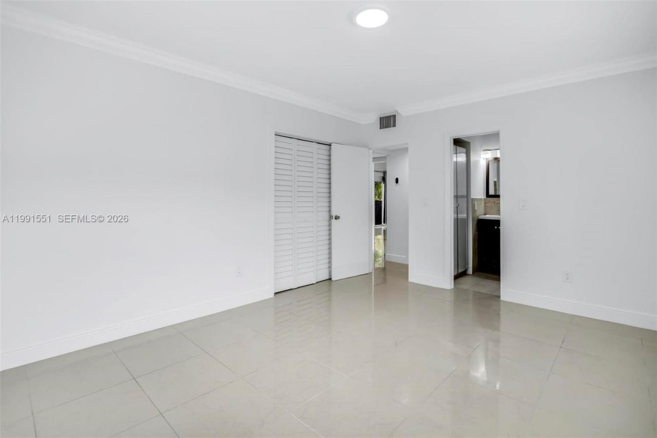 2300 SW 24th St , Miami, FL 33145 Photo