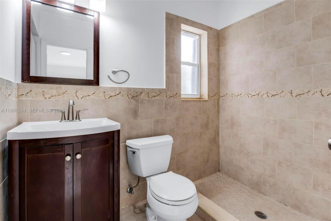 2300 SW 24th St , Miami, FL 33145 Photo