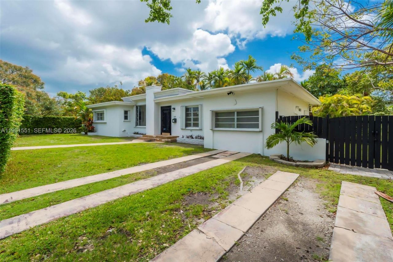 2300 SW 24th St , Miami, FL 33145 Photo