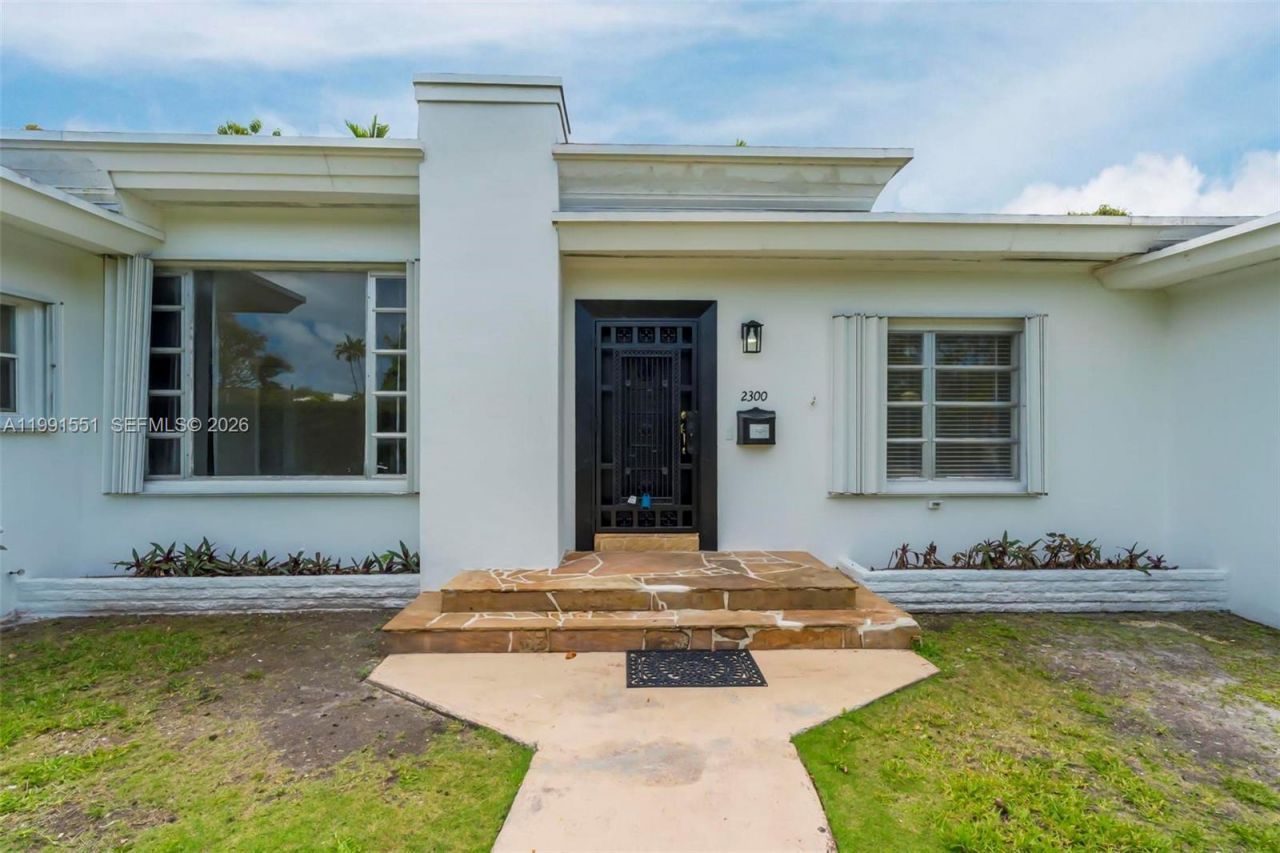2300 SW 24th St , Miami, FL 33145 Photo