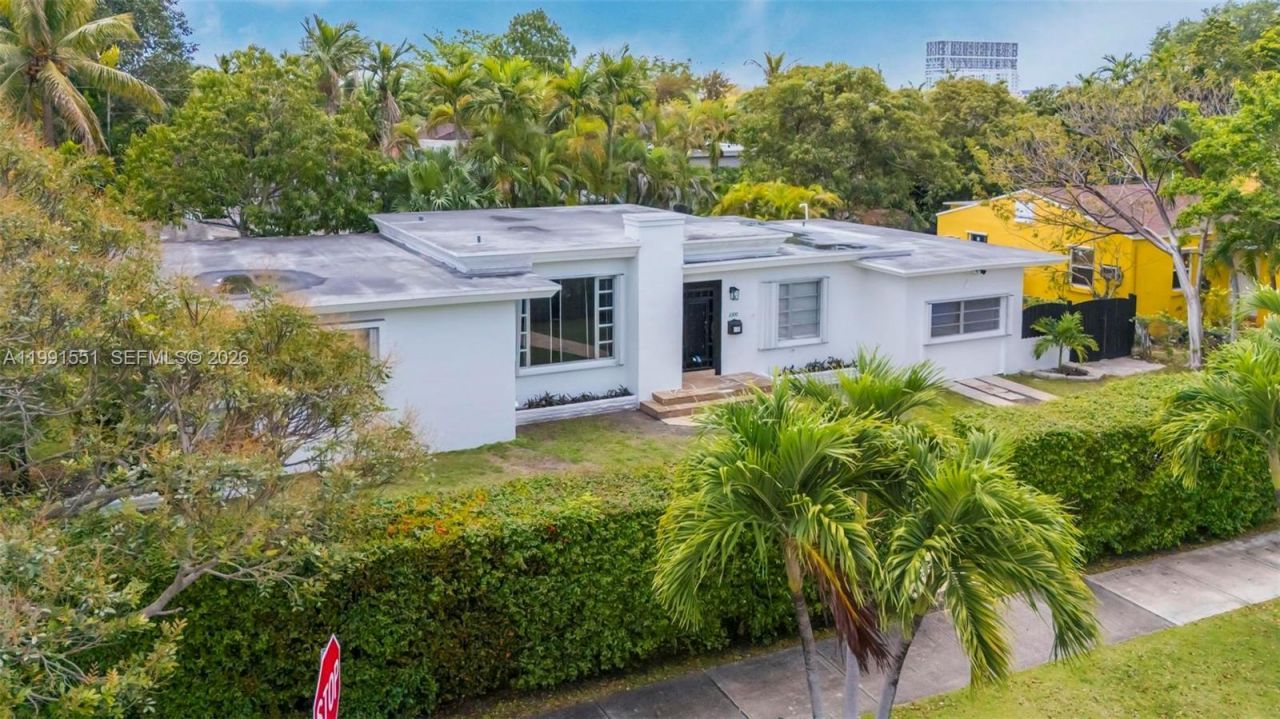 2300 SW 24th St , Miami, FL 33145 Photo