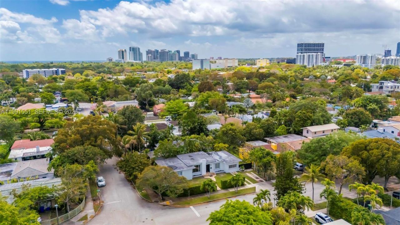 2300 SW 24th St , Miami, FL 33145 Photo