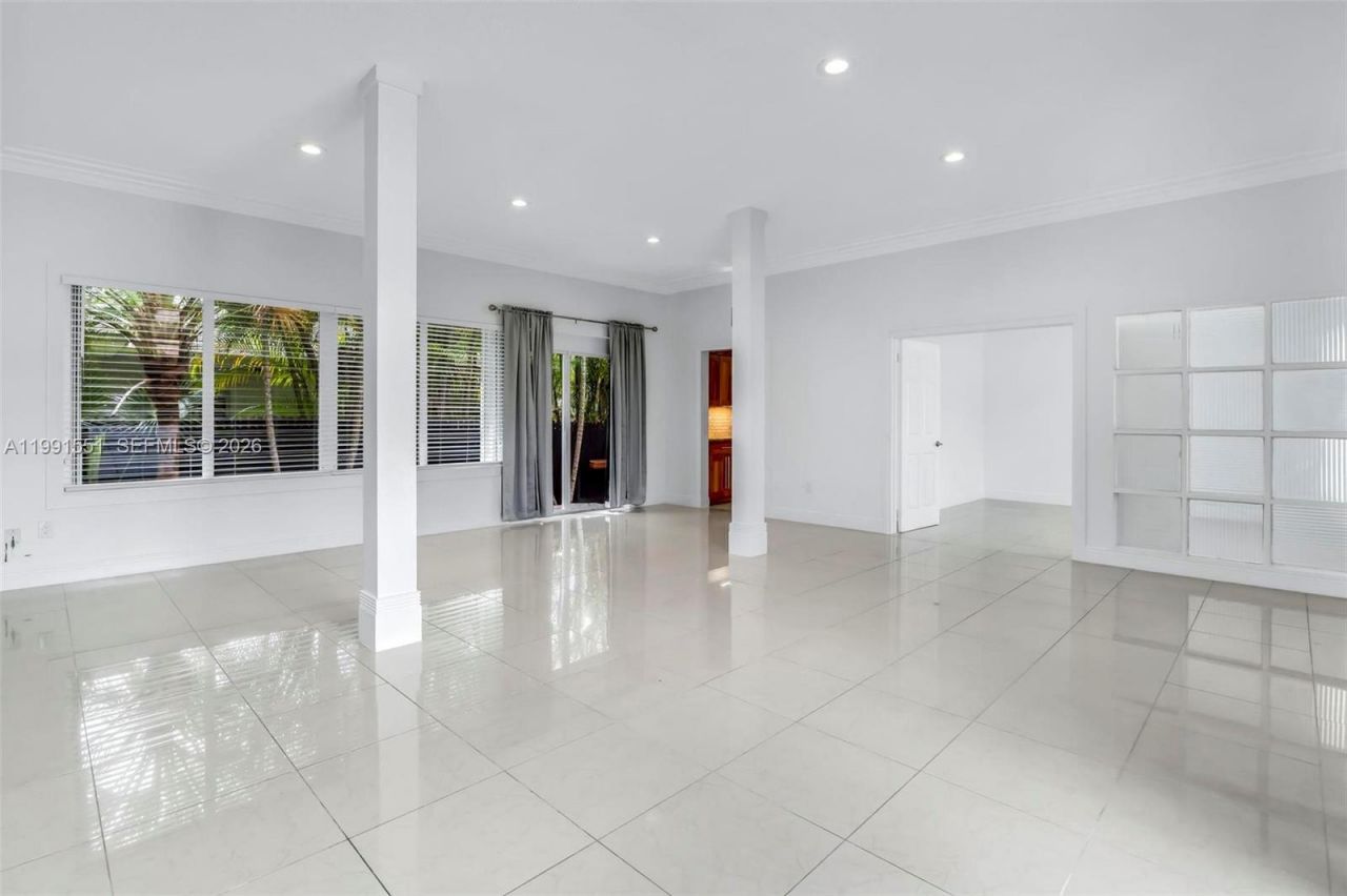 2300 SW 24th St , Miami, FL 33145 Photo