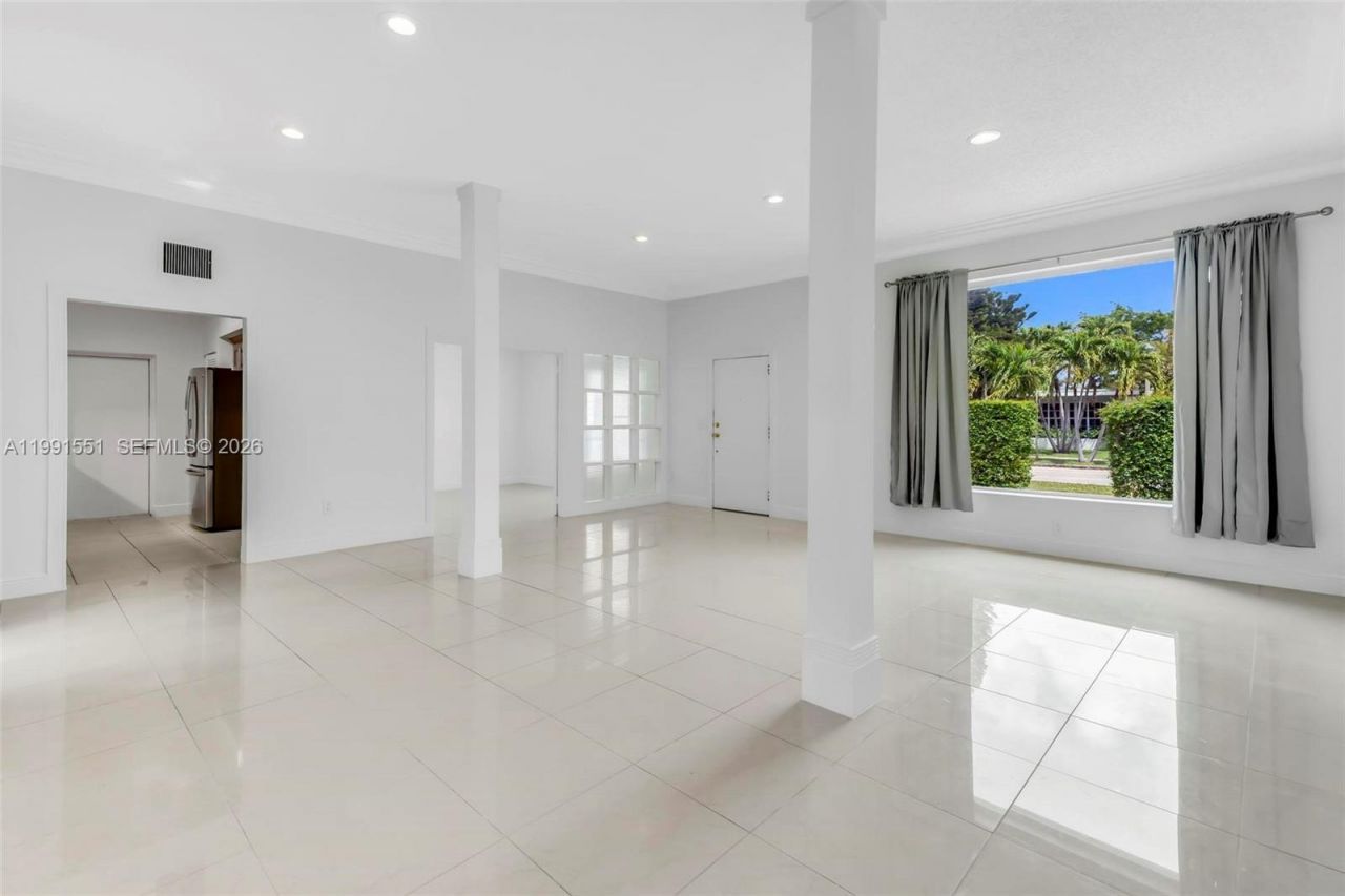 2300 SW 24th St , Miami, FL 33145 Photo