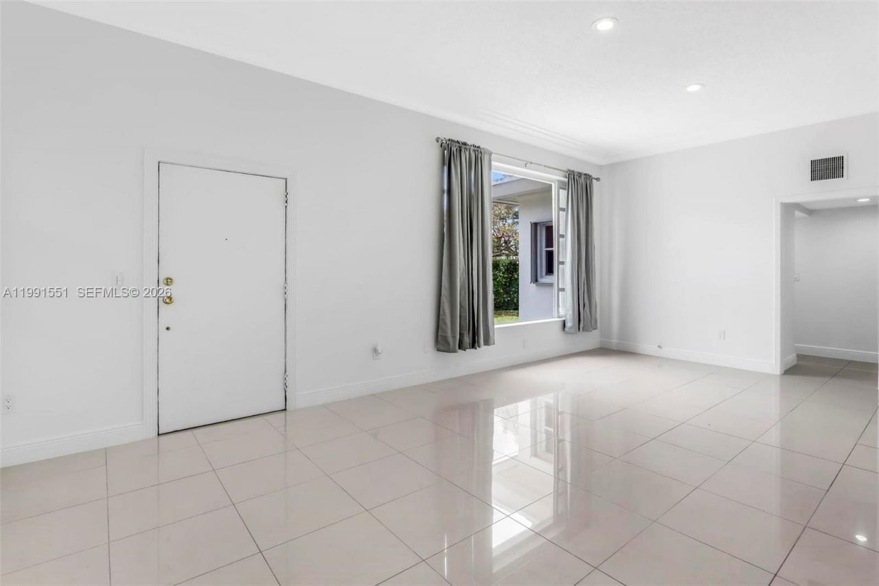 2300 SW 24th St , Miami, FL 33145 Photo