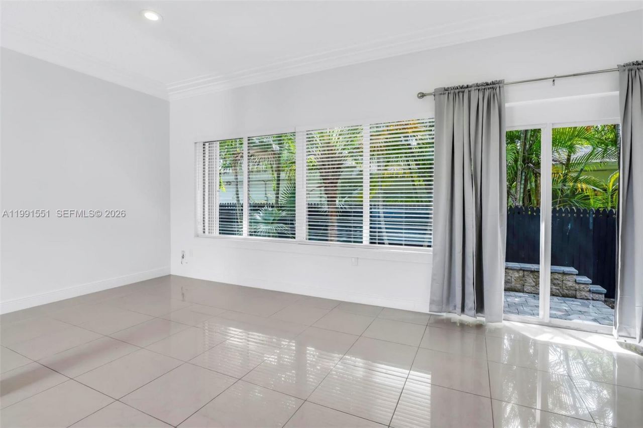 2300 SW 24th St , Miami, FL 33145 Photo