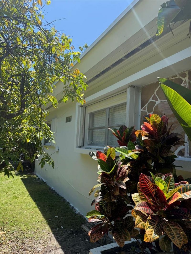 2300 SW 24th St , Miami, FL 33145 Photo