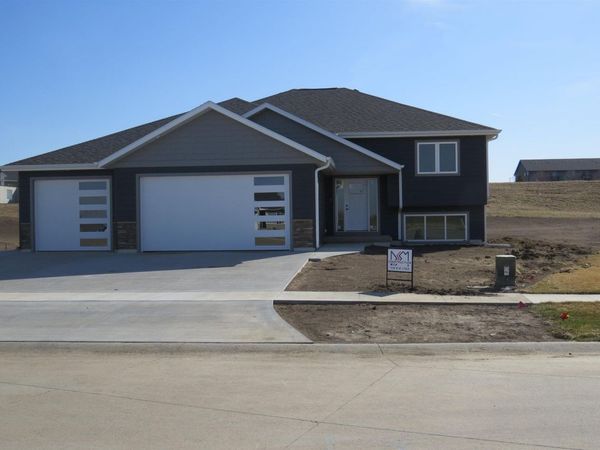 1912 2nd Ave. SE, LeMars, IA 51031