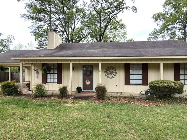 142 Plum Tree Road, Brandon, MS 39047