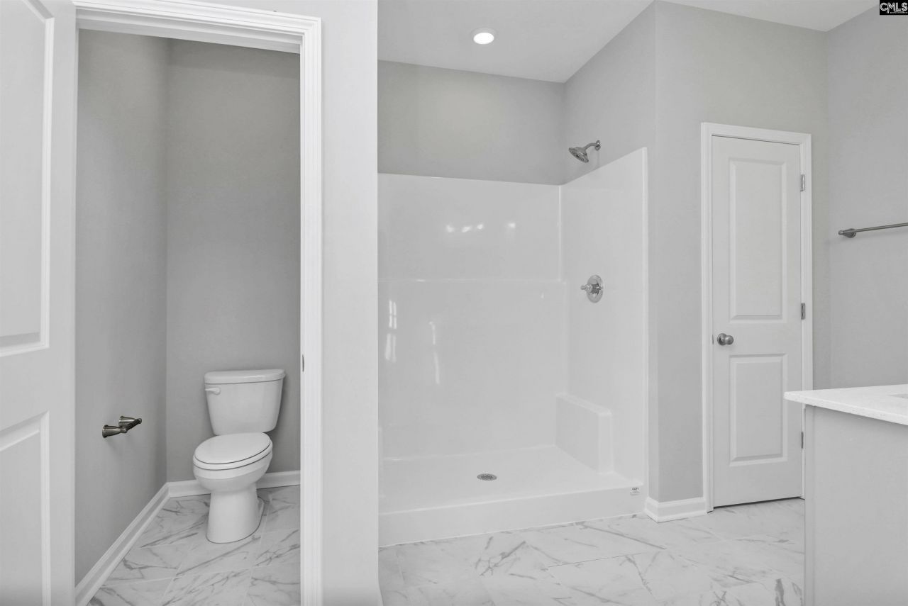 122 Middlesex Court  Photo 16