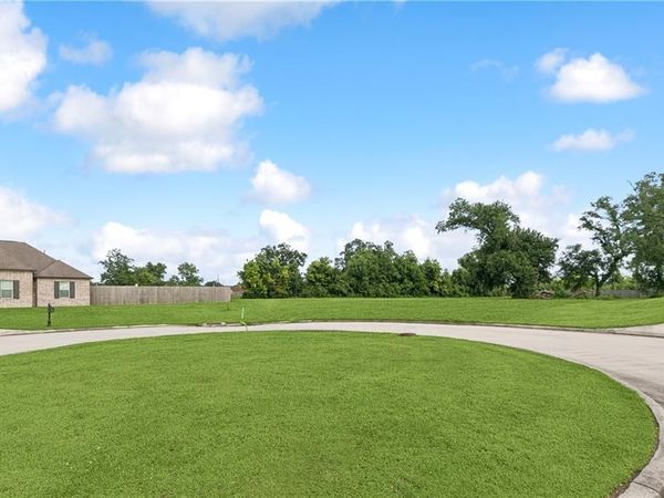 19 E KORI Lane , Westwego, LA 70094