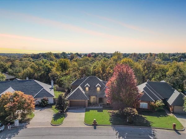 1812 Oaks Way, Oklahoma City, OK 73131