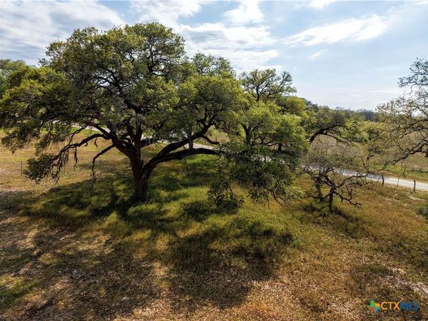 000 County Road 1h , Hallettsville, TX 77964