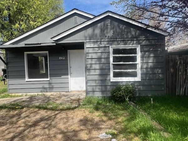 840 W Stewart Avenue, Medford, OR 97501