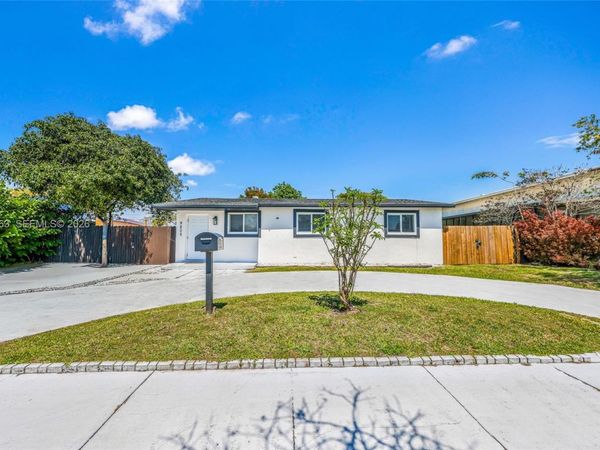 9805 Marlin Rd , Cutler Bay, FL 33157