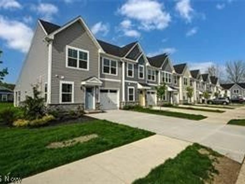 1838 Shank Drive, Akron, OH 44313 Photo 3